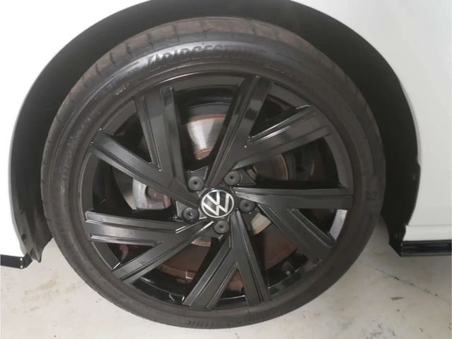 Volkswagen Golf 1.5 eTSI DSG R-Line Variant