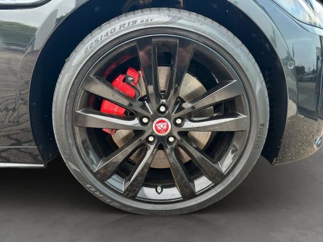 Jaguar XE P250 R-Dynamic