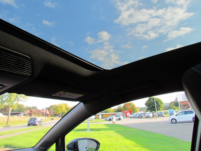 Volkswagen Golf 1.5 eTSI DSG Golf VIII R-Line