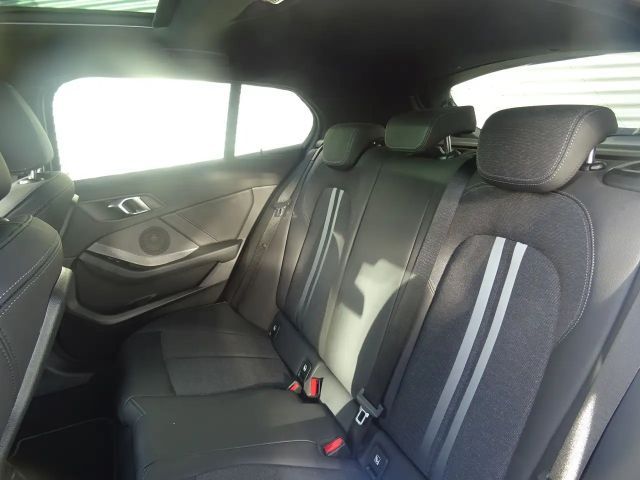 BMW 118 118i Sedan Sport Line