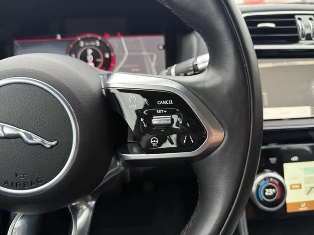 Jaguar XE AWD D200 SE