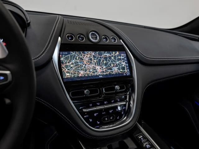 Aston Martin DBX Magnetic Silver Onyx Black