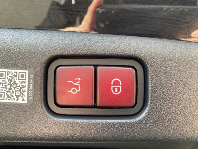 Mercedes-Benz E 200 AVANTGARDE Sedan