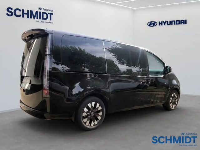 Hyundai Staria Signature