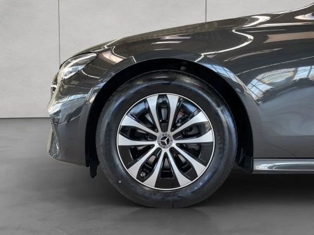 Mercedes-Benz E 200 Sedan