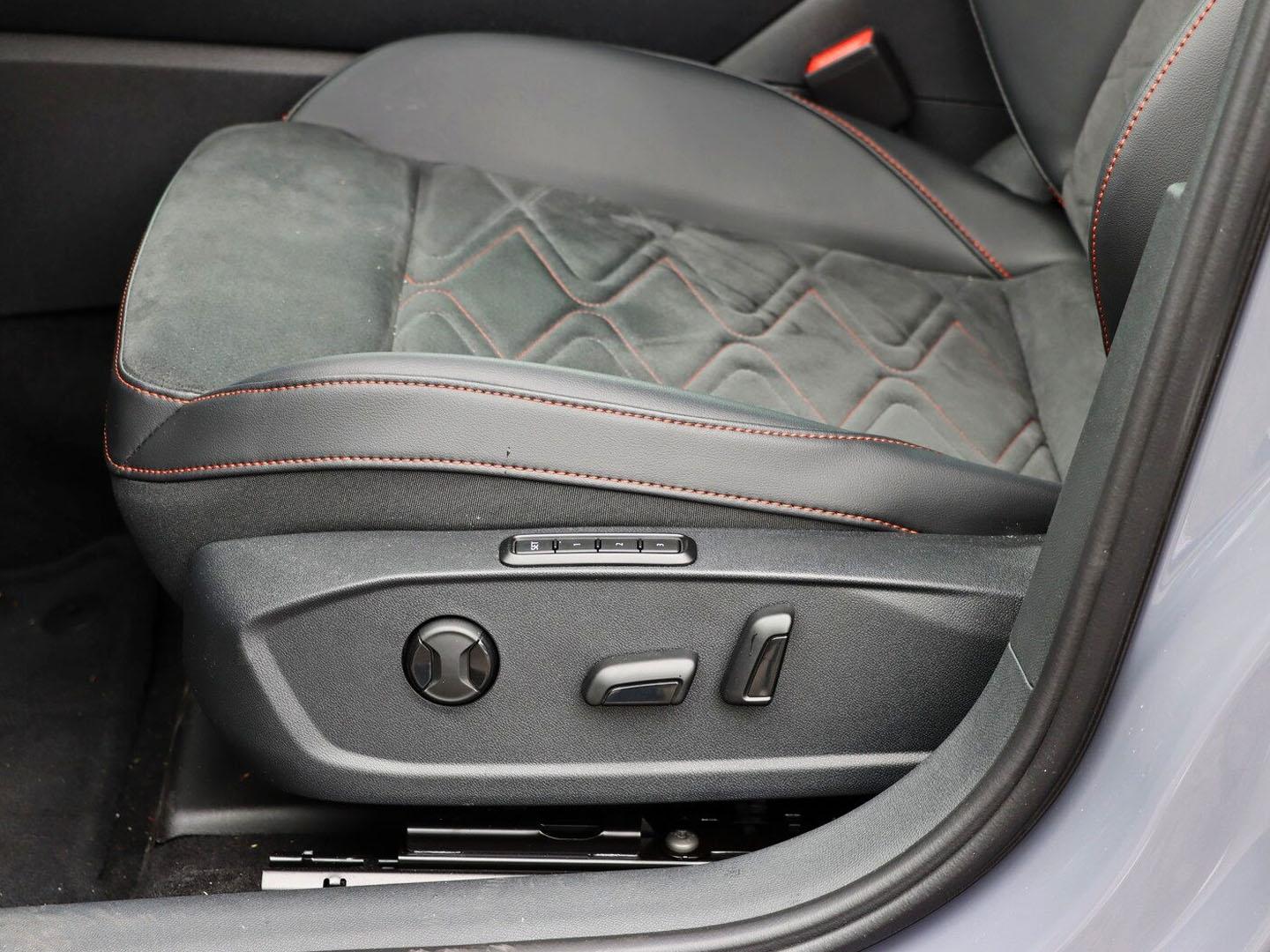 Seat Leon 1.5 eTSI DSG FR-lijn Sportstourer