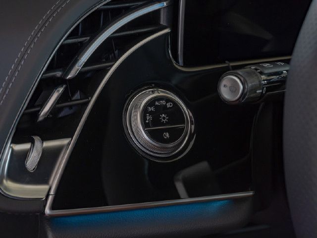 Mercedes-Benz E 200 4MATIC Sedan