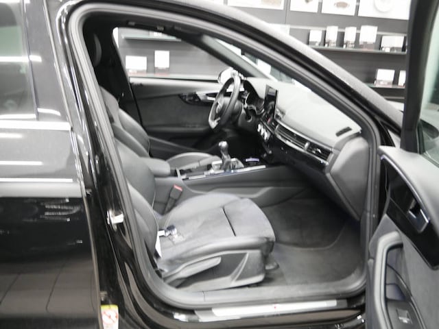 Audi A4 35 TFSI S-Line Sedan