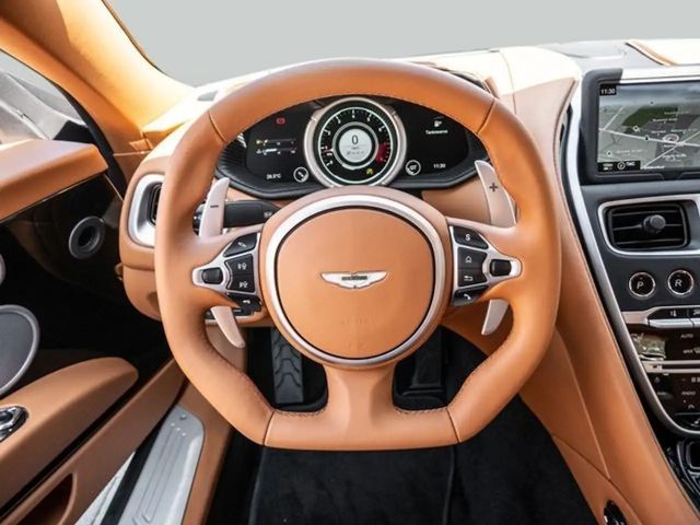 Aston Martin DB11 V8