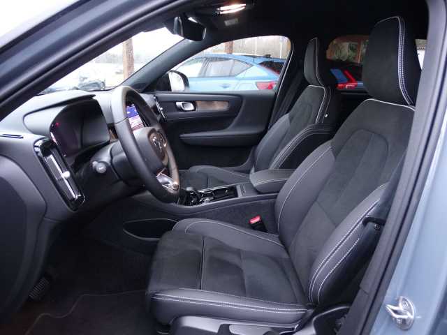 Volvo XC40 AWD Plus Recharge Twin Engine