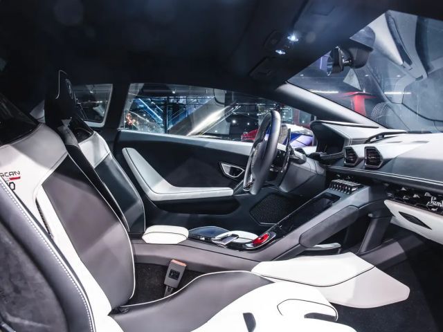 Lamborghini Huracan EVO RWD