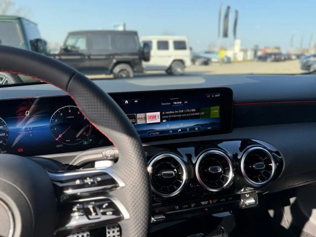 Mercedes-Benz A 180 AMG Line