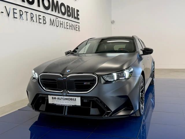 BMW M5 Touring,FrozenMatt,AHK,Panorama,B&W,Leasing,neu