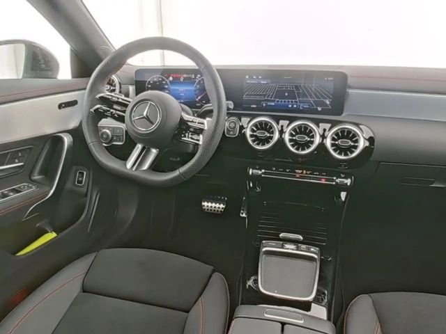 Mercedes-Benz CLA 200 AMG Line Coupé