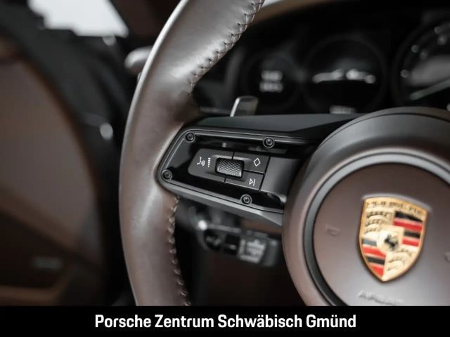 Porsche 992 4 Coupé GTS Targa