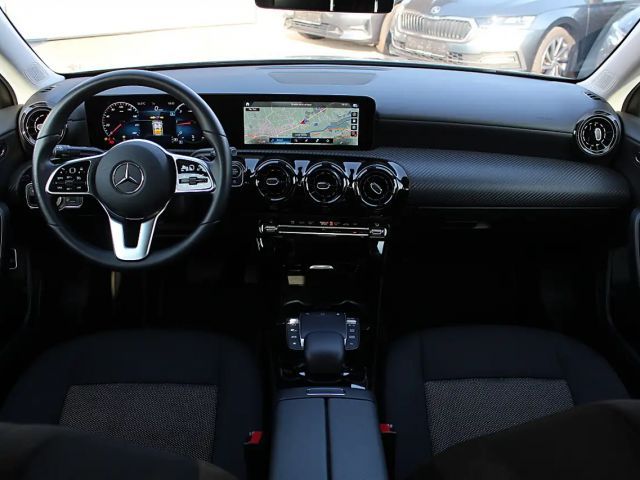 Mercedes-Benz A 180 A 180 d