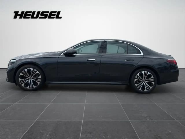 Mercedes-Benz E 200 AVANTGARDE Sedan