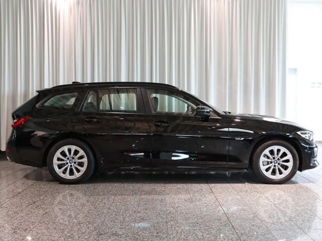 BMW 330 330e Touring xDrive