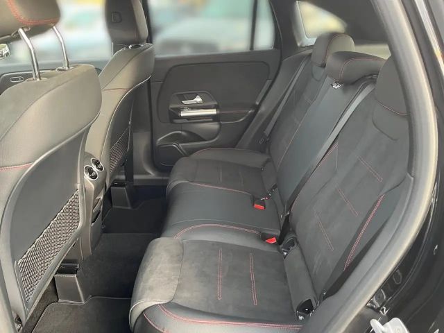 Mercedes-Benz GLA 200 AMG Line GLA 200 d