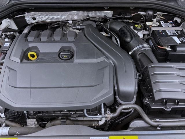 Volkswagen Golf 1.5 eTSI DSG R-Line Variant