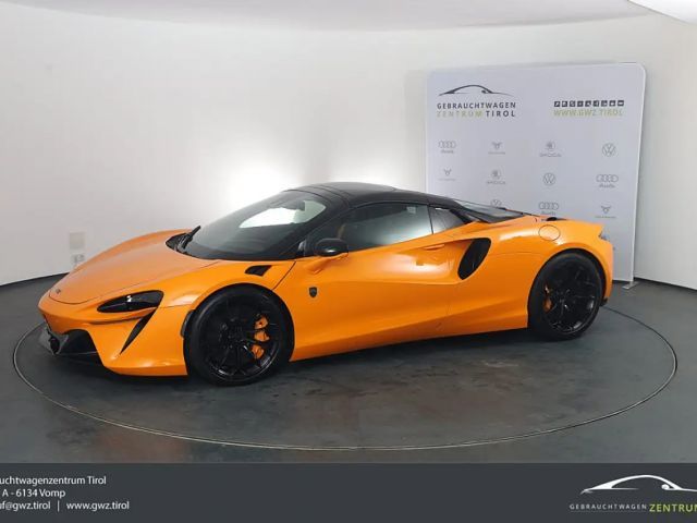 McLaren Artura Spider