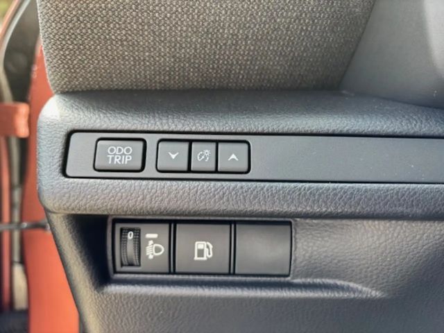 Lexus LBX 1,5 Hybrid Automatik FWD 5Trg. mit Komfort Paket