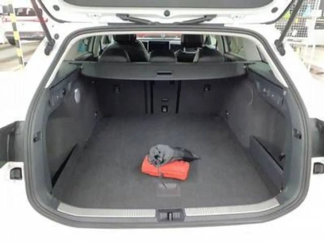 Volkswagen Passat 1.5 eTSI Business DSG Variant