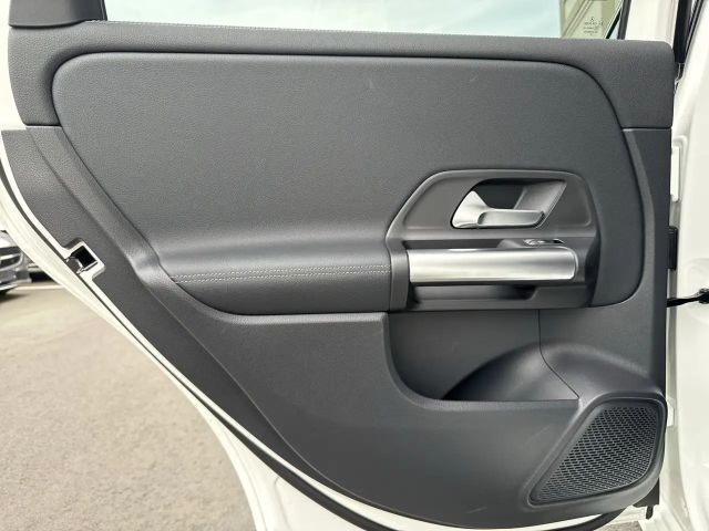 Mercedes-Benz B 180 B 180 d Sedan