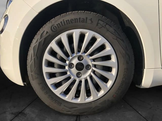 Fiat 500e LED-Tagfahrlicht Navigation DAB+ Klimaautomatik