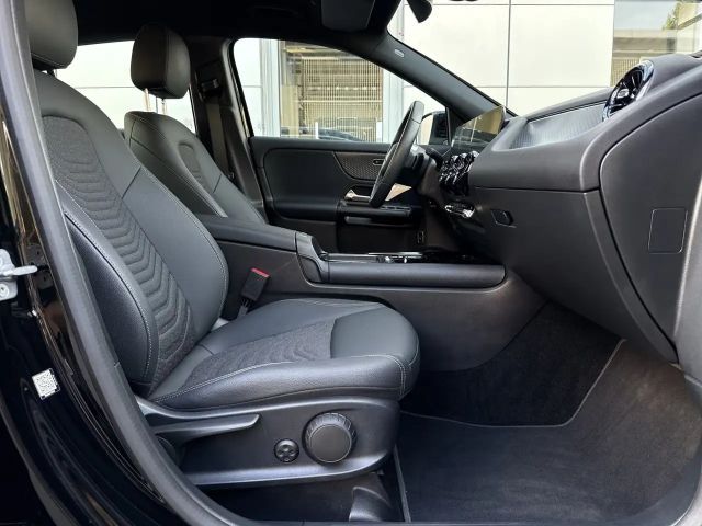 Mercedes-Benz GLA 200 PTS Cam Navi Wide LED SHZ EASY-PACK