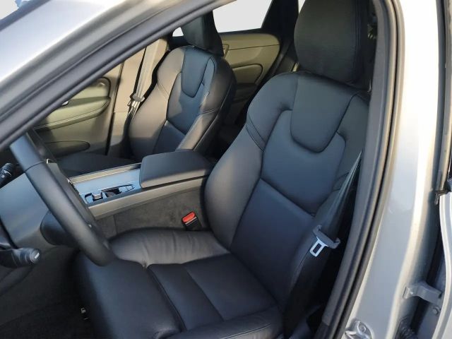 Volvo XC60 AWD Dark Plus