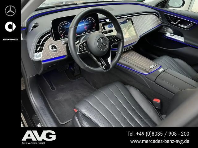 Mercedes-Benz E 200 EXCLUSIVE Premium Sedan