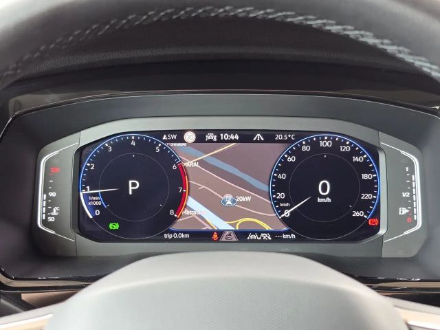 Volkswagen Touran 1.5 TSI DSG IQ.Drive R-Line