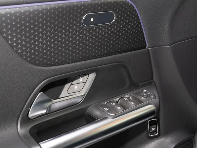 Mercedes-Benz GLA 180 STH SpurW W-Paket KeyLess ParkAss. ACC