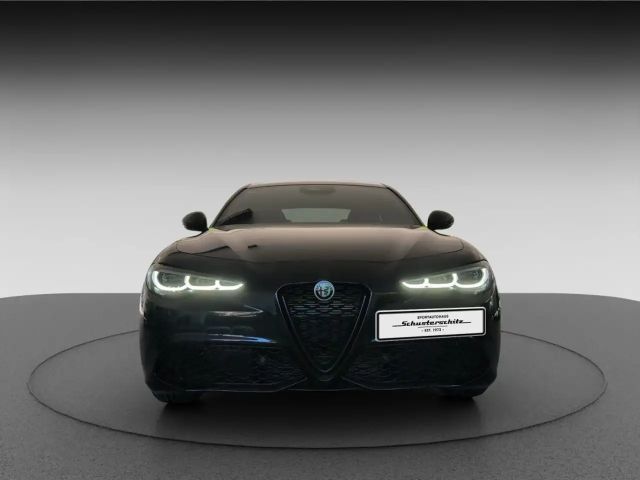 Alfa Romeo Giulia AT8 Q4