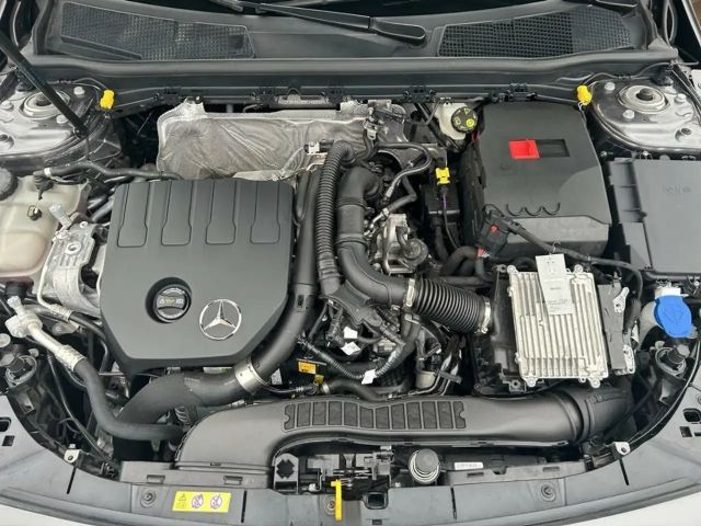 Mercedes-Benz A 180 AMG Line Premium