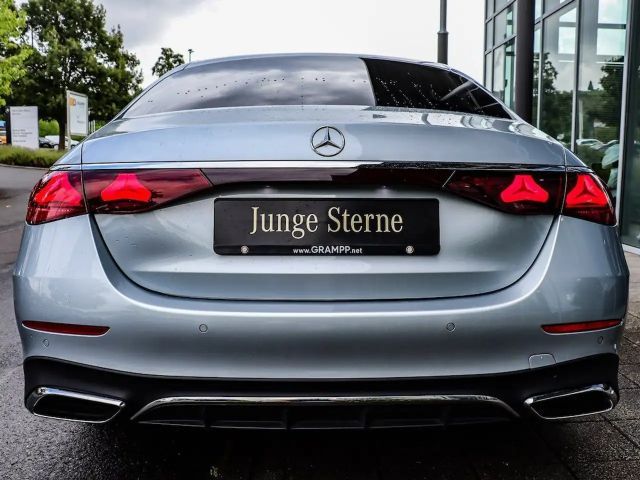 Mercedes-Benz E 200 AMG Line Sedan