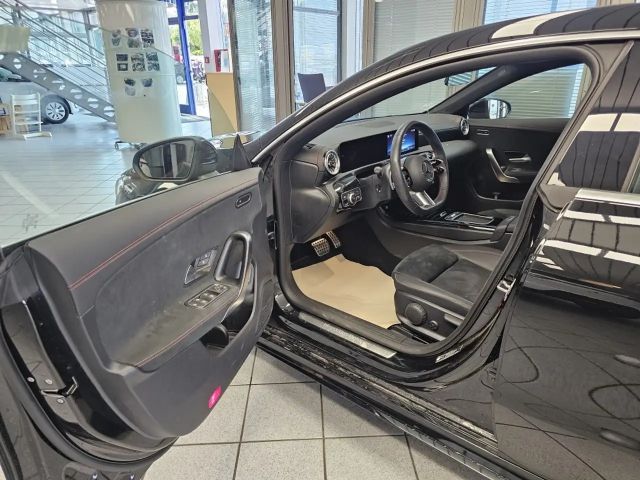 Mercedes-Benz CLA 200 AMG Line