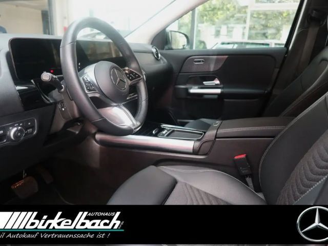 Mercedes-Benz GLA 200 Advanced 7G LED RFK  LHZ Apple