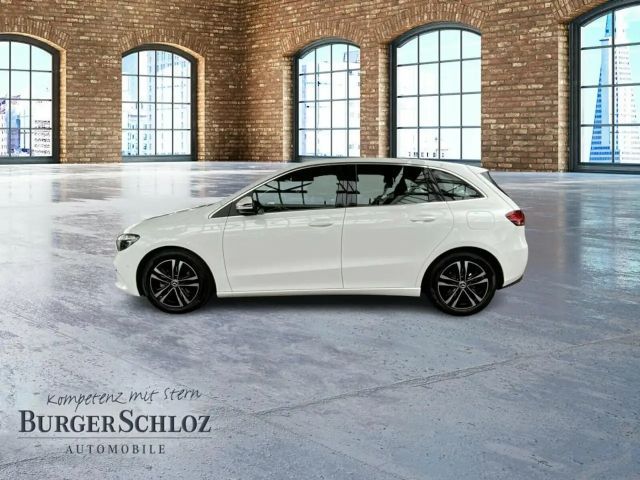 Mercedes-Benz B 200 W-Paket PDC SHZ LED SpurH el.Heck LM AUT