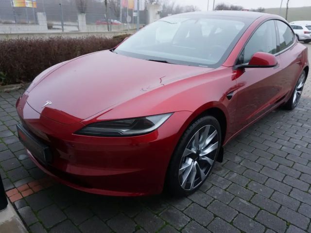 Tesla Model 3 AWD Long Range