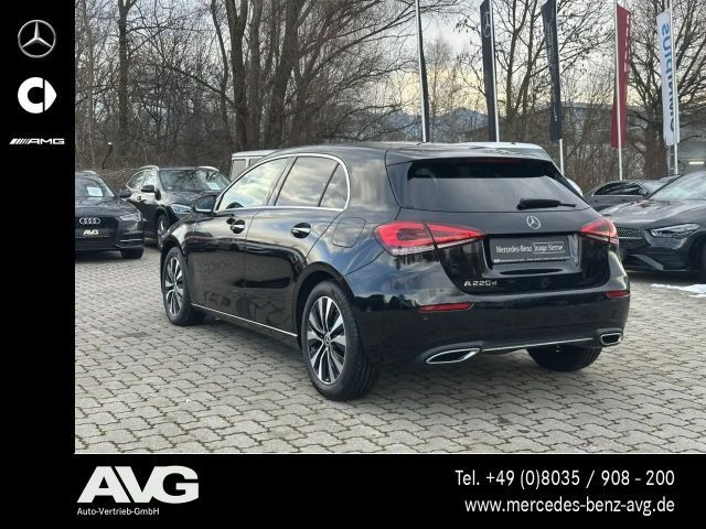 Mercedes-Benz A 220 A 220 d