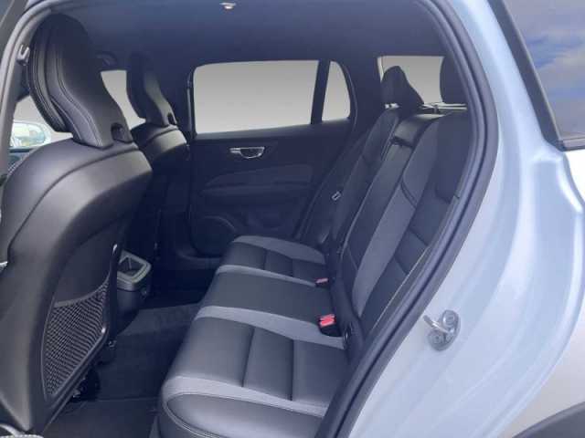 Volvo V60 Cross Country AWD Plus