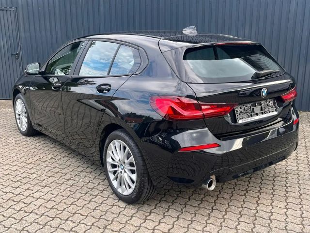 BMW 118 118i 5-deurs Sedan