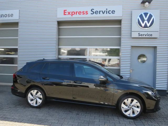 Volkswagen Golf 1.5 eTSI DSG Variant