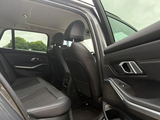 BMW 330 330e Touring xDrive
