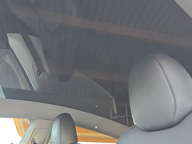 Tesla Model Y AWD Performance