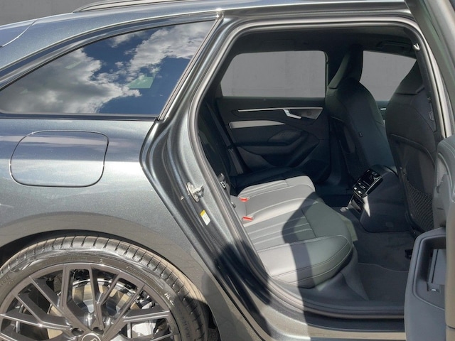 Audi A6 Avant Quattro S-Tronic