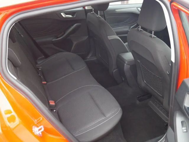 Ford Focus Cool & Connect Wagon