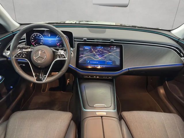 Mercedes-Benz E 200 Sedan